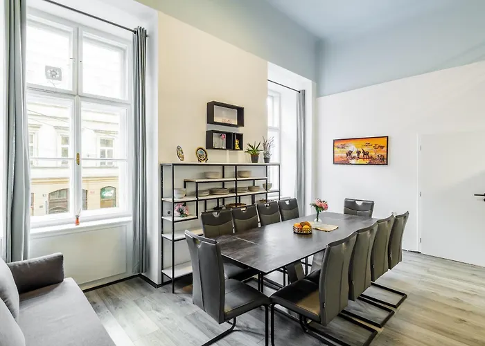 Apartment Large Historic By Charles Bridge & Parking Prag