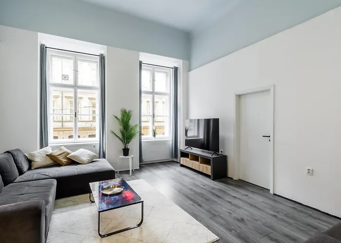 Large Historic By Charles Bridge & Parking Apartment *