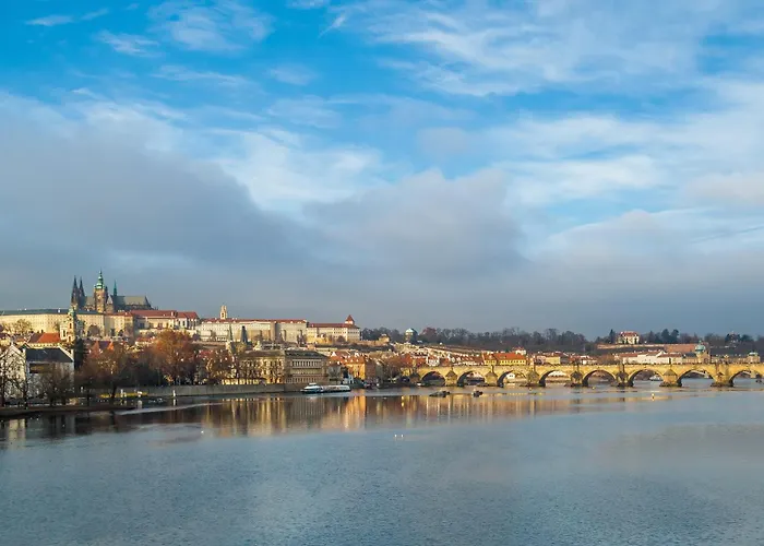 Large Historic By Charles Bridge & Parking Apartment Prag