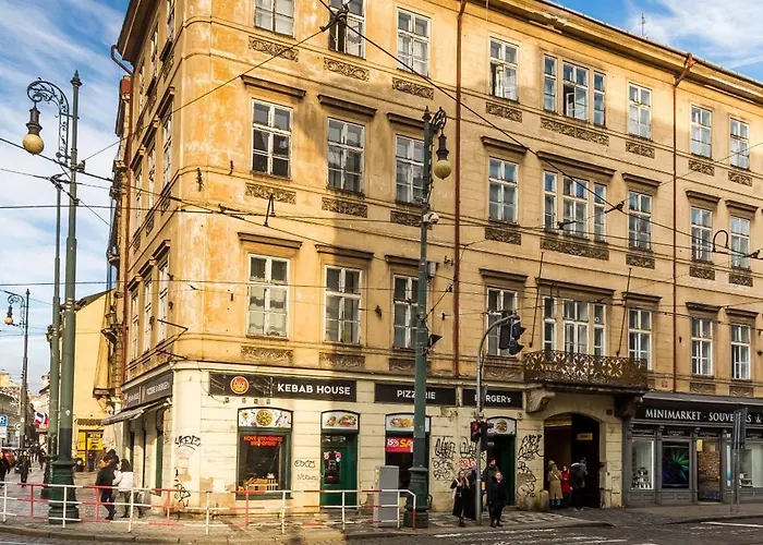 Large Historic By Charles Bridge & Parking Prag