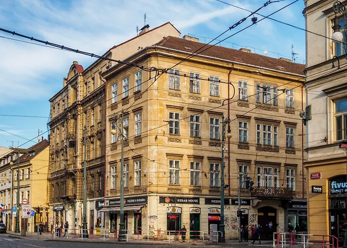 Apartment Large Historic By Charles Bridge & Parking