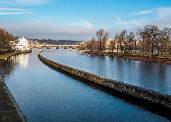 Large Historic By Charles Bridge & Parking Prag
