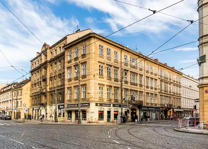 Large Historic By Charles Bridge & Parking * Prag