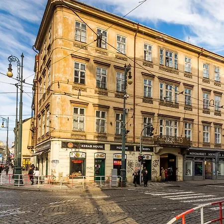 Large Historic By Charles Bridge & Parking Praha