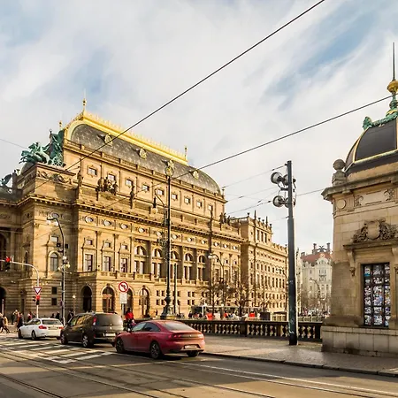 Large Historic By Charles Bridge & Parking Apartmán Praha