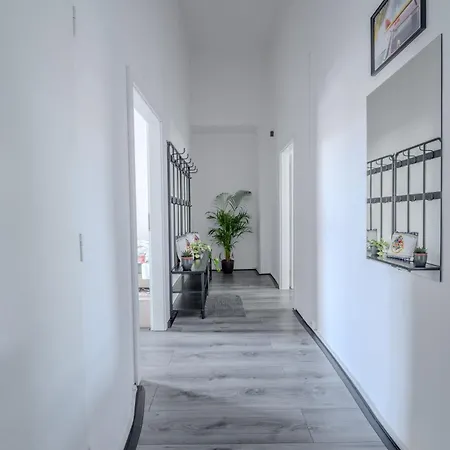 Apartment Stunning & Spacious 2bdr In Center Prague1