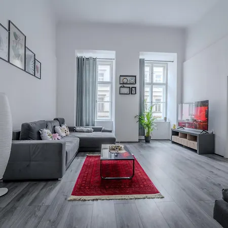 Stunning & Spacious 2bdr In Center Prague1 Apartment
