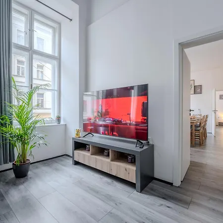 Apartment Stunning & Spacious 2bdr In Center Prague1 *