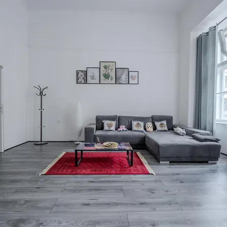 Stunning & Spacious 2bdr In Center Prague1 Apartment