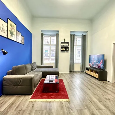 Stunning & Spacious 2bdr In Center Prague1 *