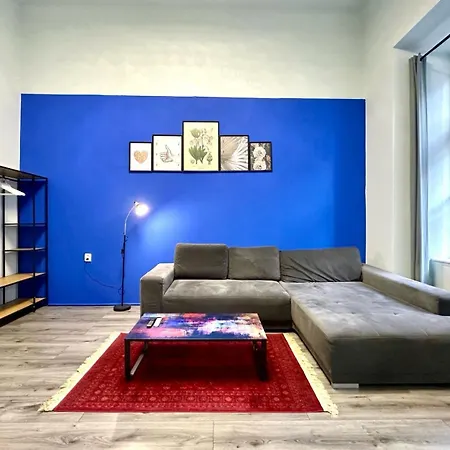 Stunning & Spacious 2bdr In Center Prague1 *