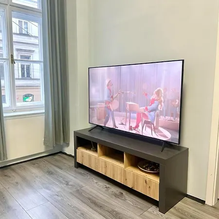 Stunning & Spacious 2bdr In Center Prague1 Apartment