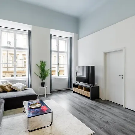 Large Historic By Charles Bridge & Parking Apartment *