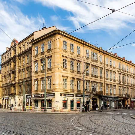 Large Historic By Charles Bridge & Parking * Prague