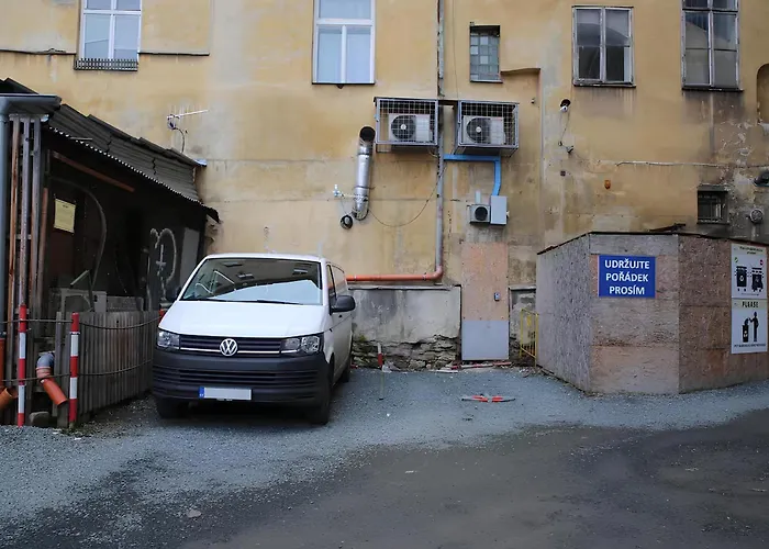 Large Historic By Charles Bridge & Parking * Praha