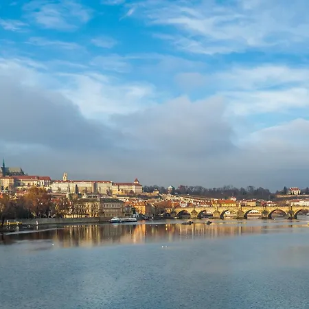 Large Historic By Charles Bridge & Parking Apartment Prag