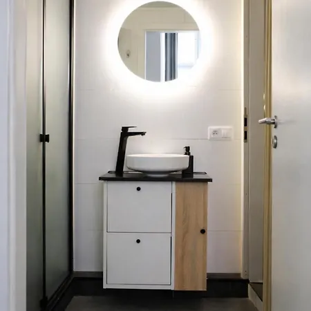 Large Historic By Charles Bridge & Parking Apartment *